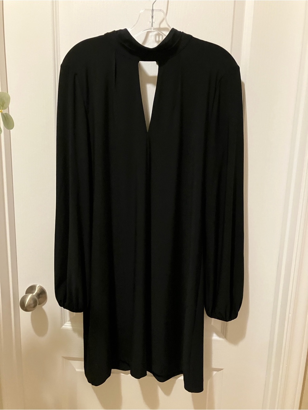 White House Black Market Black Long-Sleeve Keyhole Shift Tunic Dress